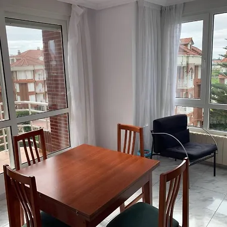 Noja Helgueras A Pie De Playa